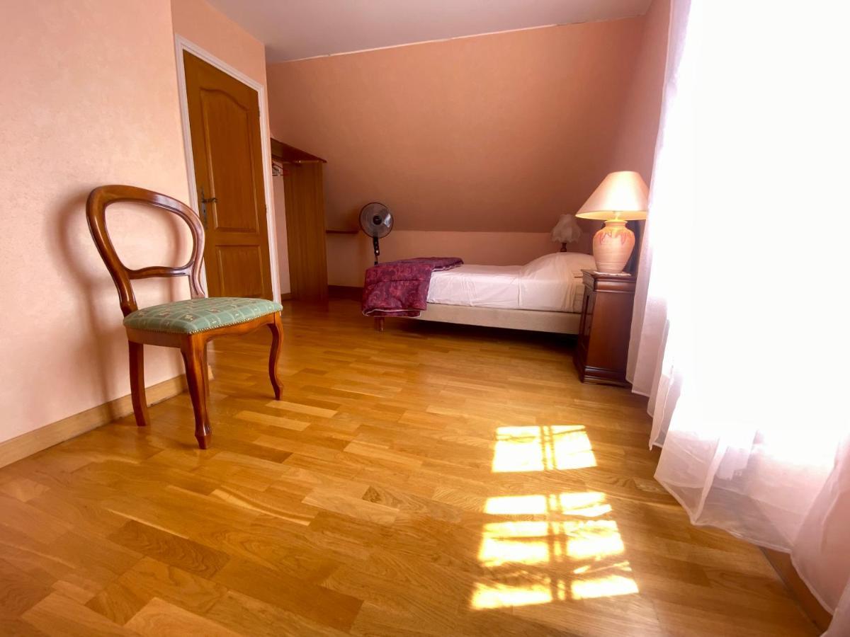 Maison Familiale Dans Village Viticole *